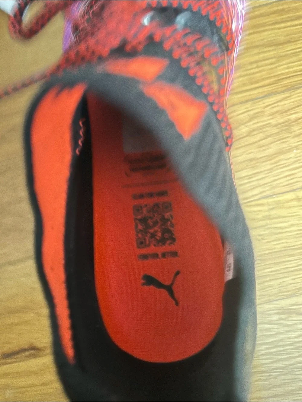 Puma Future 8 Ultimate black glowing red soccer cleats - Picture 6 of 6